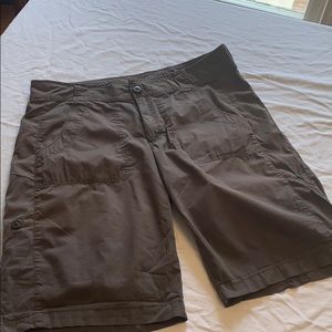 Koppen army green hiking shorts